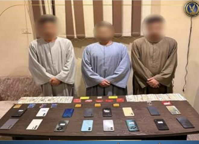 ضبط  (3 أشخاص اسيوط  لقيامهم  بإستقطاب المواطنين الراغبين فى تحقيق الثراء السريع عبر توظيف أموالهم وإستثمارها لهم فى مجال المراهنات والمضاربة