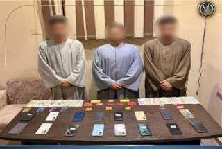 ضبط  (3 أشخاص اسيوط  لقيامهم  بإستقطاب المواطنين الراغبين فى تحقيق الثراء السريع عبر توظيف أموالهم وإستثمارها لهم فى مجال المراهنات والمضاربة