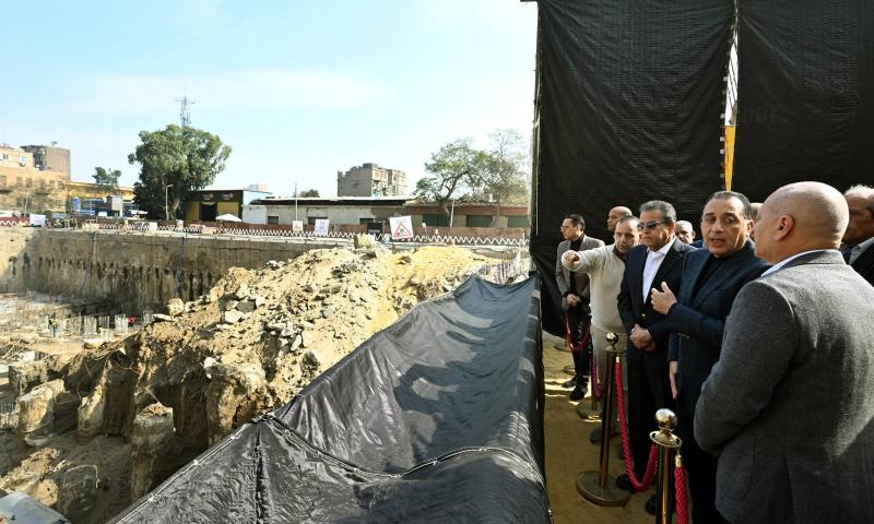 في أثناء جولته اليوم لتفقد أعمال إنشاء ورفع كفاءة عدد من المنشآت الصحية:  رئيس الوزراء يتفقد مستجدات الموقف التنفيذي لمشروع إنشاء مستشفى بولاق أبو العلا العام الجديد
