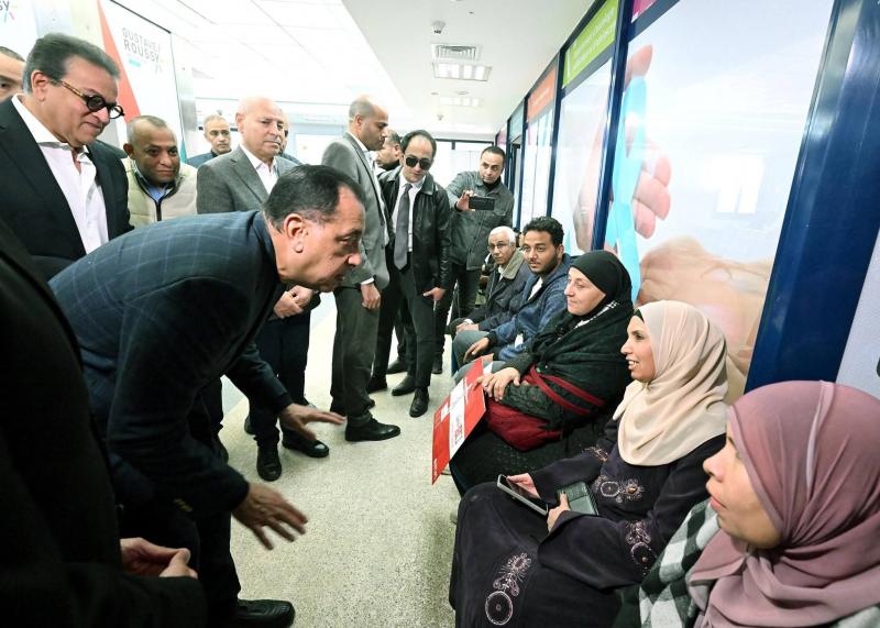 رئيس الوزراء يطمئن من المرضى على جودة الخدمات المقدمة  في مستشفى أورام دار السلام ”هرمل سابقا”