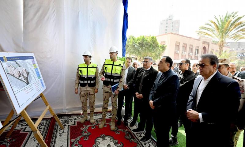 رئيس الوزراء يتفقد مستجدات أعمال تطوير مستشفى ”أم المصريين العام” بالجيزة