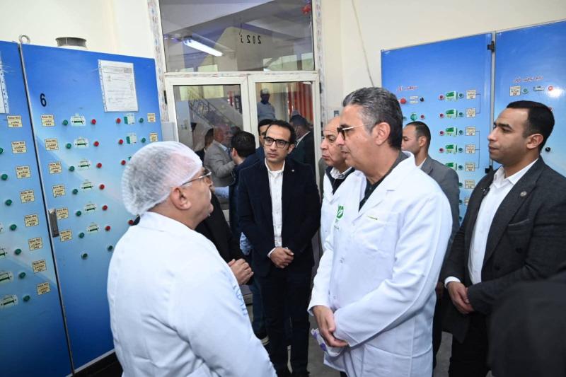 الدكتور شريف فاروق وزير التموين والتجارة الداخلية ومحافظ المنيا يتفقدان مصنع سكر أبو قرقاص مع بداية موسم حصاد قصب السكر، والمرور على عدد من الأنشطة التموينية بالمحافظة