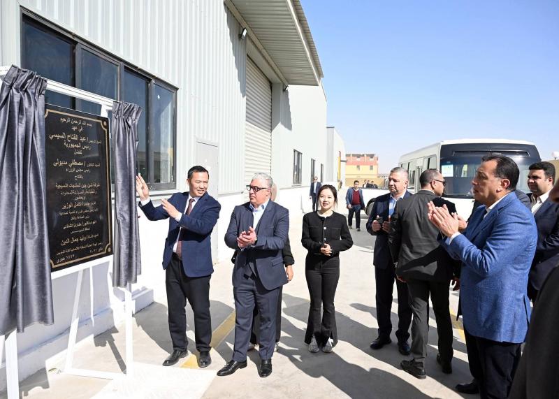 رئيس الوزراء يفتتح مجمع ”شين جين” المتكامل للمنسوجات والطباعة والصباغة بمنطقة السخنة الصناعية باستثمارات قدرها 20 مليون دولار