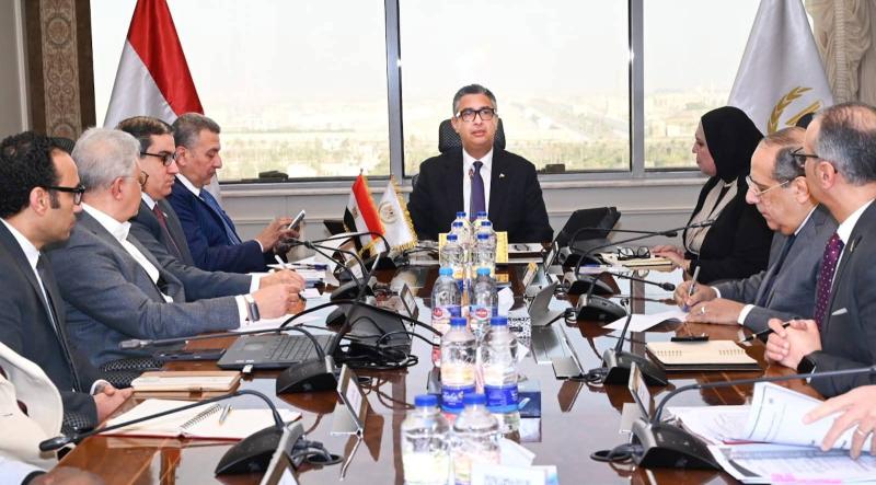 الدكتور شريف فاروق وزير التموين والتجارة الداخلية يعقد اجتماعًا مع مجلس إدارة شركة السكر والصناعات التكاملية لمتابعة استعدادات موسم إنتاج السكر