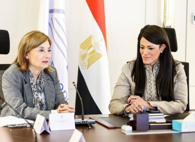 • وزيرة التخطيط والتنمية الاقتصادية والتعاون الدولي تعقد اجتماعًا موسعًا مع نائبة رئيس بنك الاستثمار الأوروبي والوفد المرافق لمناقشة مستقبل العلاقات الاستراتيجية