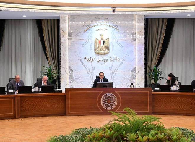 من خلال تحالف ”سكاتك – الصندوق السيادي – أوراسكوم – فيرتجلوب”:  رئيس الوزراء يتابع موقف مشروع إنتاج الهيدروجين الأخضر بقدرة 100 ميجاوات بالمنطقة الاقتصادية لقناة السويس