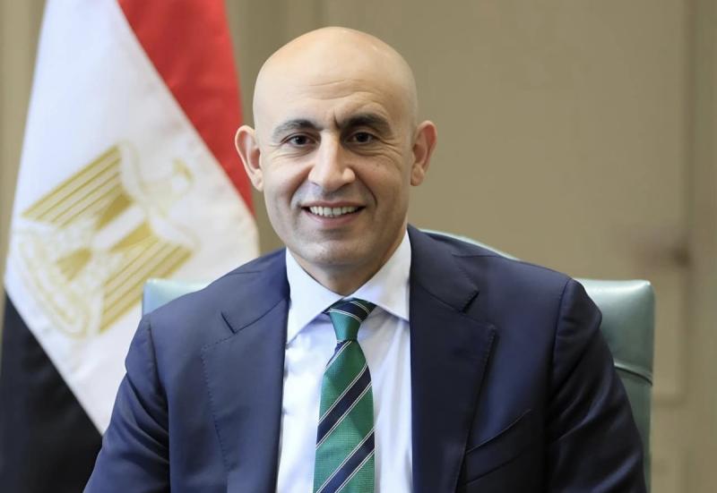 وزير التربية والتعليم يصدر كتابًا دوريًا بشأن تكليف معلمي الدفعة الثانية من المبادرة الرئاسية ”١٠٠٠ مدير مدرسة