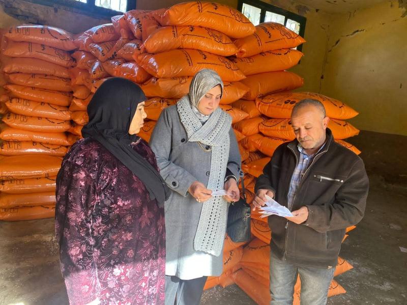 متابعة توزيع الأسمدة بجمعيتى المقرحى وجزاير عيسى بالدلنجات