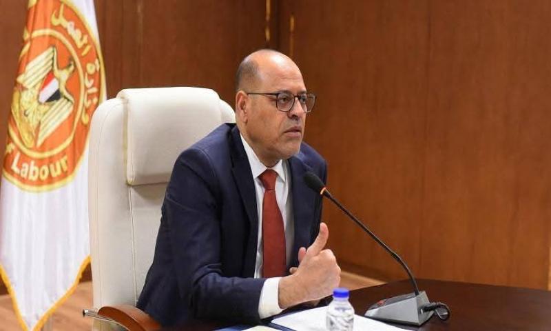 بالصور ..استمرار اختبارات المتقدمين للعمل بمشروع الضبعة النووية بمقر وزارة العمل   • وزير العمل: وظائف مستقرة برواتب مجزية داخل أحد أكبر المشروعات القومية