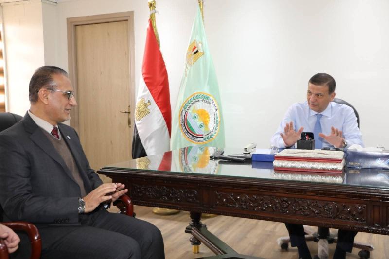 وزير الزراعة يبحث مع ”مكافحة الجراد الصحراوي” سبل تعزيز التعاون الإقليمي.. وإشادة دولية بالريادة المصرية في أنظمة الإنذار المبكر