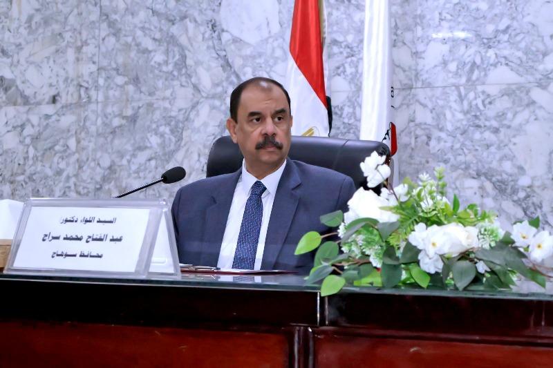 محافظ سوهاج يناقش الموقف التنفيذى لملفات التقنين والتصالح