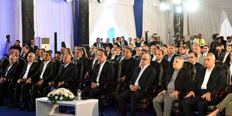 خلال فعاليات بدء التشغيل التجاري لمحطة البحر الأحمر لتداول الحاويات رقم  1 (RSCT) بميناء السخنة بحضور رئيس الوزراء