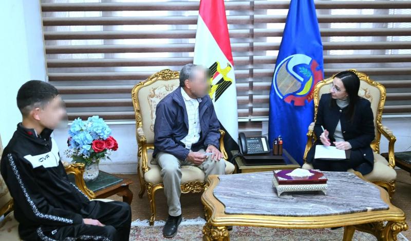 محافظ البحيرة تعقد اللقاء الدوري لخدمة المواطنين ونهو ٢٥ طلباً فورياً من الطلبات المقدمة في مختلف القطاعات