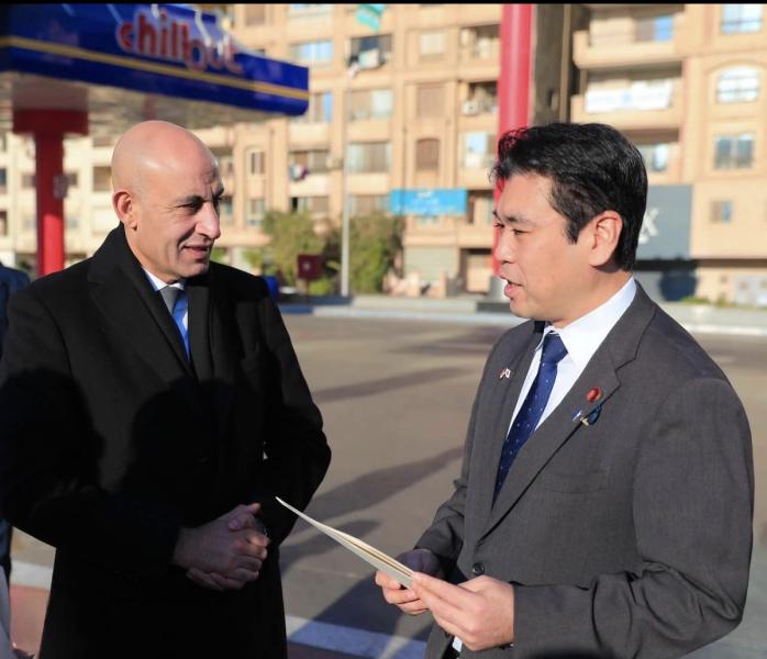 وزير التربية والتعليم والتعليم الفني يصطحب نظيره الياباني لتفقد ”محور شينزو آبي”..ويُسلّمه رسالة شكر وتقدير من فخامة الرئيس إلى أسرة رئيس الوزراء الياباني الراحل