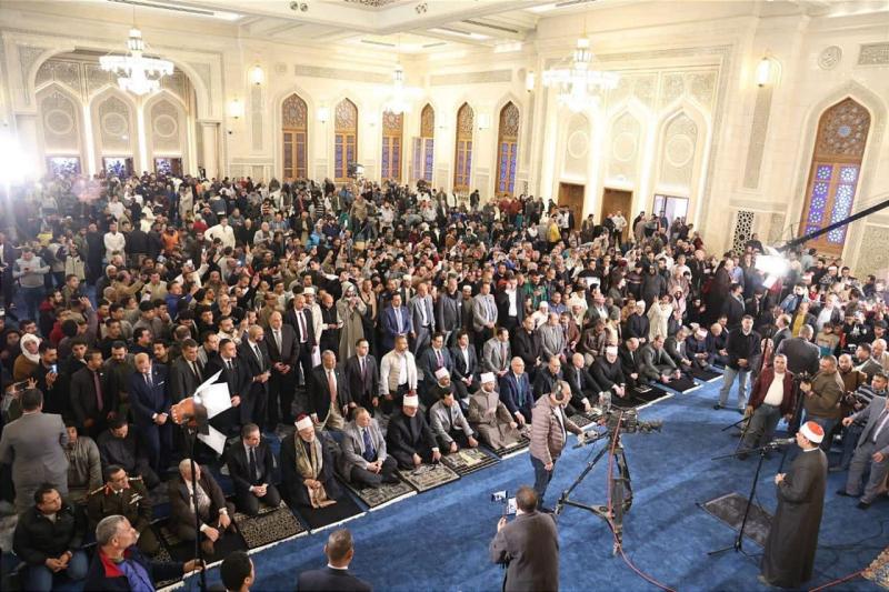 بعد افتتاحه رسميًا فجر اليوم بتشريف فخامة الرئيس: وزير الأوقاف يؤدي صلاة الجمعة بمسجد العزيز الحكيم بمشاركة عدد من الوزراء والقيادات الدينية والتنفيذية