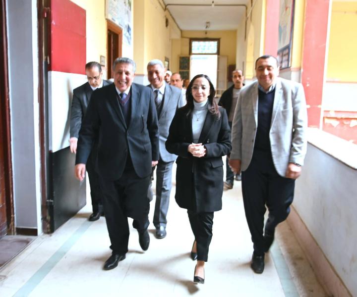 مع إنطلاق أول أيام إمتحانات الشهادة الإعدادية بالبحيرة  محافظ البحيرة تتفقد عدداً من اللجان بكفر الدوار لمتابعة سير الإمتحانات وتوفير مناخ آمن ومنضبط