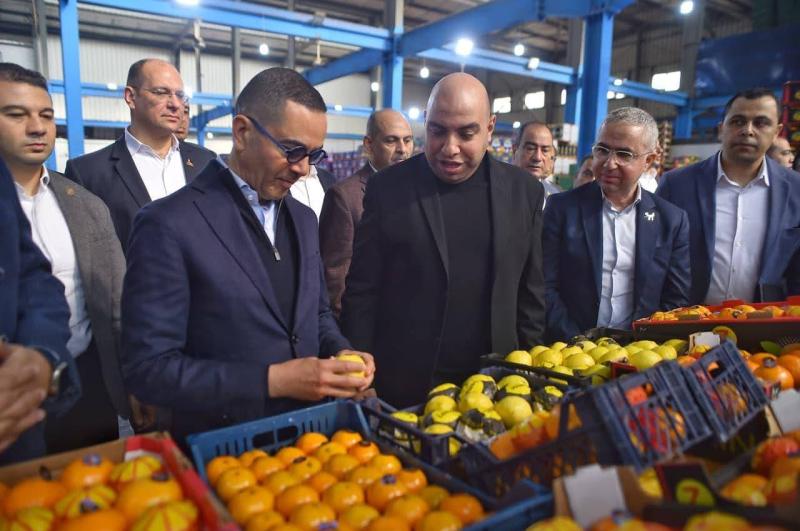 - وزير الاستثمار والتجارة الخارجية يتفقد عددًا من المصانع بالمنطقة الاستثمارية بمدينة بنها