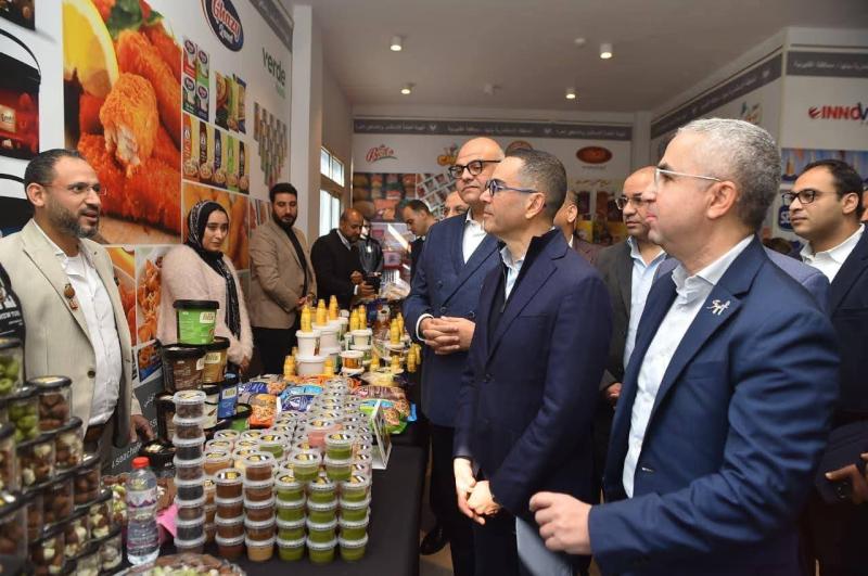 - وزير الاستثمار والتجارة الخارجية يلتقي مستثمري المنطقة الاستثمارية بمدينة بنها بحضور محافظ القليوبية ورئيس هيئة الاستثمار