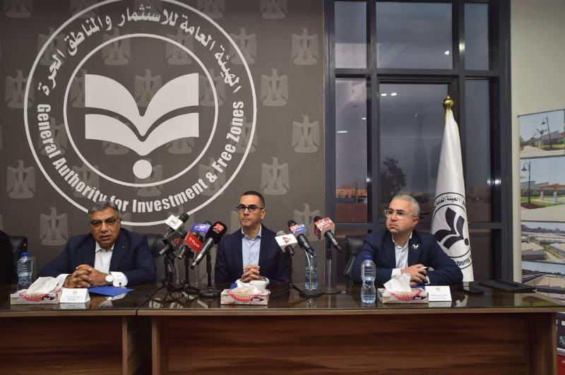 - وزير الاستثمار والتجارة الخارجية يعقد لقاءً مع مستثمري المنطقة الاستثمارية بميت غمر بحضور محافظ الدقهلية ورئيس هيئة الاستثمار