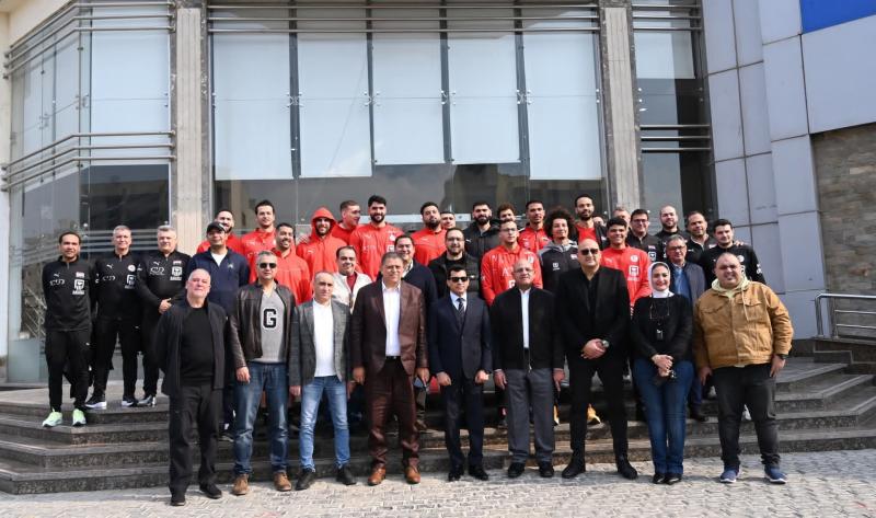 وزير الشباب والرياضة يحفز ويؤازر لاعبي منتخب مصر لكرة اليد قبل السفر إلى رواندا للمشاركة في أمم أفريقيا