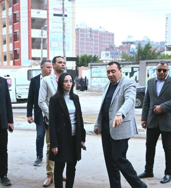 خلال جولتها بكفر الدوار ... محافظ البحيرة تتفقد عدداً من الشوارع وتوجّه بتكثيف أعمال النظافة وتأمين مواقع الأعمال حفاظاً على سلامة المواطنين