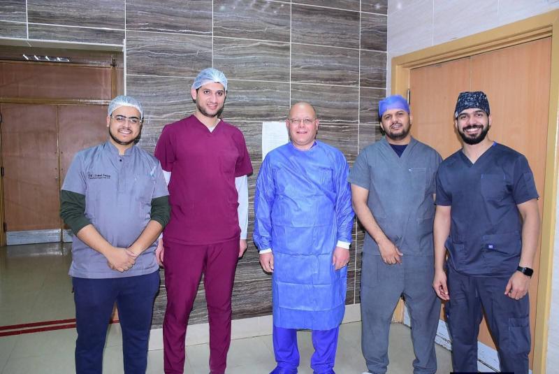 إعادة بناء عظمة القصبة بنقل الشظية الوعائية: إنجاز جراحي متقدم لفريق طبي يقودة رئيس جامعة سوهاج