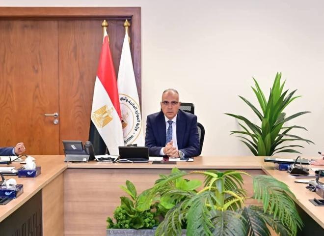 الدكتور سويلم يتابع الموقف التحصيلي لمستحقات الوزارة المالية خلال النصف الأول من العام المالي ٢٠٢٥ / ٢٠٢٦