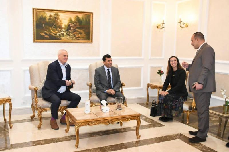 بمشاركة 28 دولة و200 لاعب ولاعبة….   - وزير الشباب والرياضة يشهد ختام بطولة مصر الدولية للريشة الطائرة البارالمبية