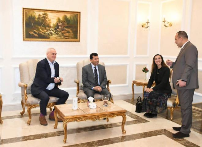 بمشاركة 28 دولة و200 لاعب ولاعبة….   - وزير الشباب والرياضة يشهد ختام بطولة مصر الدولية للريشة الطائرة البارالمبية