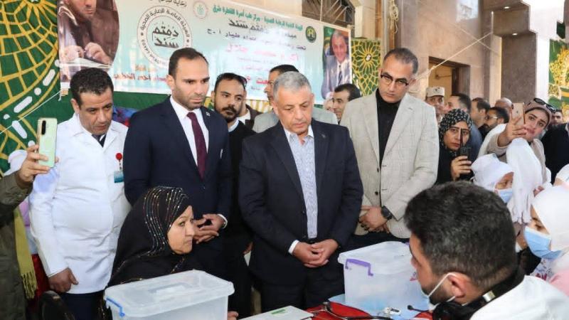 محافظ الإسماعيلية يتفقد فعاليات المرحلة الثانية من مبادرة هيئة الرعاية الصحية «دمتم سند» بمركزي القنطرة شرق وغرب بالإسماعيلية