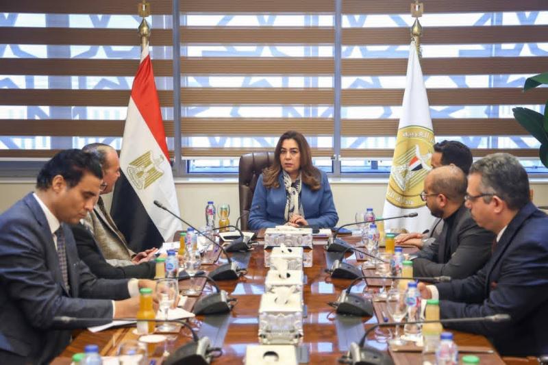 وزيرة التنمية المحلية تناقش مع عدد من قيادات الوزارة الرؤية المتكاملة لتنمية وتطوير مدينة رشيد بمحافظة البحيرة