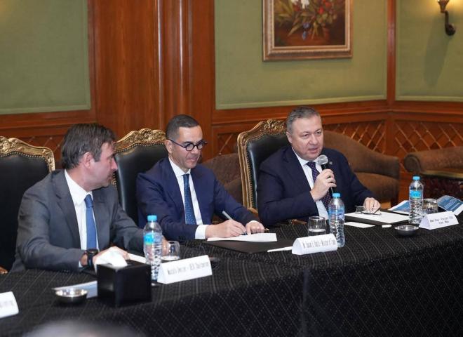 وزير الاستثمار والتجارة الخارجية يشارك في مائدة مستديرة مع ممثلي شركات صناعة الدينيم والنسيج التركية لتعزيز فرص الاستثمار في مصر