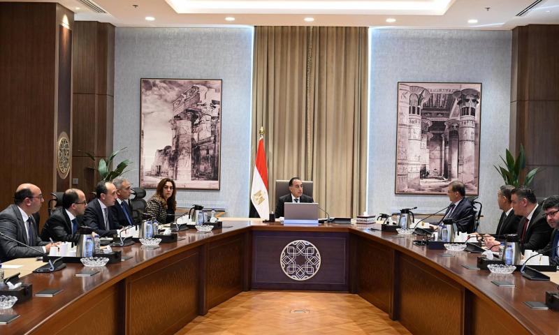 رئيس الوزراء يستعرض إجراءات التعامل مع الحيوانات الضالة والمتروكة