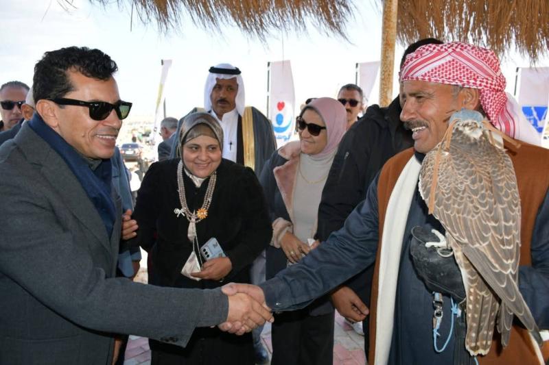 ضمن جولته التفقدية بالمحافظة..  - وزير الشباب والرياضة ومحافظ شمال سيناء يشهدان ختام مهرجان سباقات الهجن بالعريش