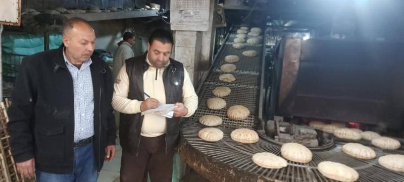 ضبط عدد (8) مخابز بلدية مدعمة لإنتاج خبز ناقص الوزن، وتم تحرير المحاضر اللازمة. بشبرا خيت
