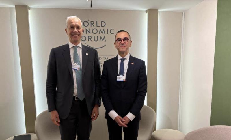 وزير الاستثمار والتجارة الخارجية يلتقى الرئيس التنفيذي لشركة أكوا باور (ACWA Power) لبحث تعزيز التعاون في مجالات الطاقة المتجددة وتحلية المياه والهيدروجين الأخضر