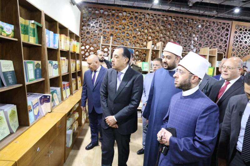 وزير الأوقاف يستقبل رئيس الوزراء في تفقد جناح المجلس الأعلى للشئون الإسلامية بمعرض القاهرة الدولي للكتاب في دورته السابعة والخمسين