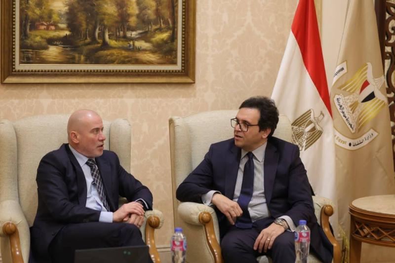 وزير الثقافة يلتقي نظيره بجمهورية رومانيا ضيف شرف معرض القاهرة الدولي للكتاب في دورته السابعة والخمسين ويبحثان توقيع مذكرة تفاهم  لتعزيز التعاون