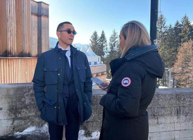 وزير الاستثمار والتجارة الخارجية يجري لقاءً مع قناة العربية بيزنس لاستعراض فرص الاستثمار والتجارة في مصر