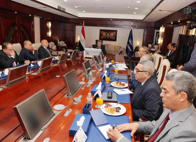 الفريق أسامة ربيع:خلال لقائه بممثلي الخطوط والتوكيلات الملاحية