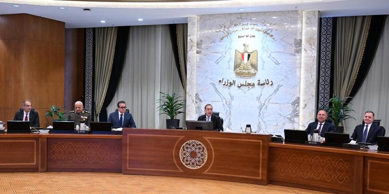 رئيس الوزراء يترأس الاجتماع الأسبوعي للحكومة  مدبولي: سددنا 5 مليارات دولار من مستحقات الشركاء الأجانب في قطاع البترول..وملتزمون بسداد الفاتورة الشهرية