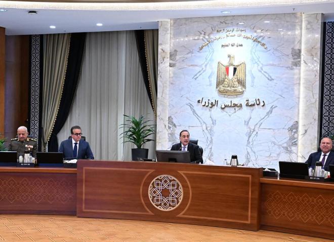 رئيس الوزراء يترأس الاجتماع الأسبوعي للحكومة  مدبولي: سددنا 5 مليارات دولار من مستحقات الشركاء الأجانب في قطاع البترول..وملتزمون بسداد الفاتورة الشهرية