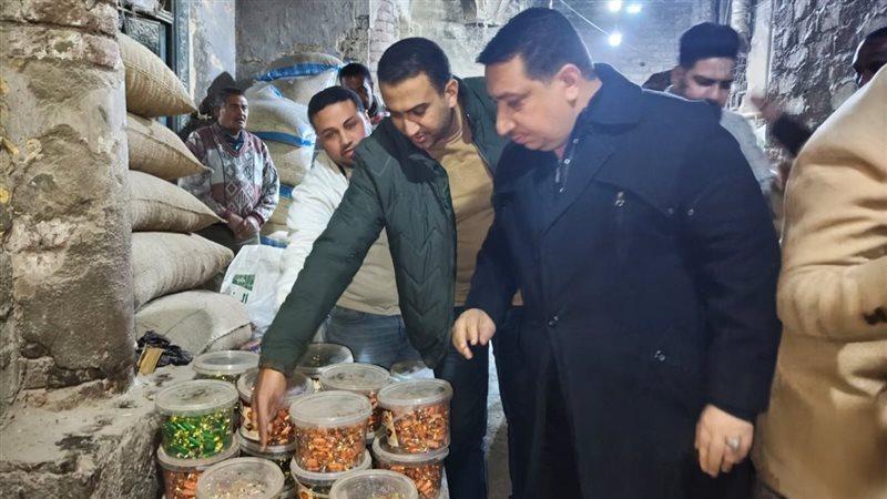 حملة تموينية مكبرة بطهطا وضبط مخزن مواد غذائية منتهية الصلاحية ومجهولة المصدر