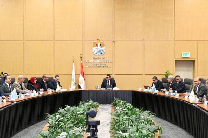 وزير الإسكان يتابع مع شركة ”سيتي إيدج” موقف مبيعات وتسويق عدد من مشروعات هيئة المجتمعات العمرانية بالمدن الجديدة