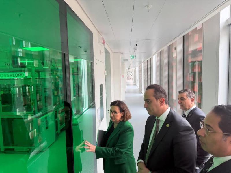 رئيس هيئة الرعاية الصحية يتفقد مختبر الأبحاث والتطوير بشركة «سيرفيه _ Servier» الفرنسية لبحث آفاق التعاون في توطين صناعة علاجات الأورام والأدوية المبتكرة للأمراض النادرة