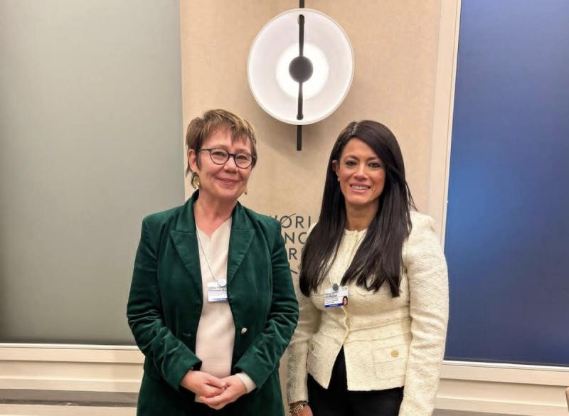 وزيرة التخطيط والتنمية الاقتصادية والتعاون الدولي تلتقي رئيسة البنك الأوروبي لإعادة الإعمار والتنمية EBRD خلال فعاليات المنتدى الاقتصادي العالمي ”دافوس” 2026