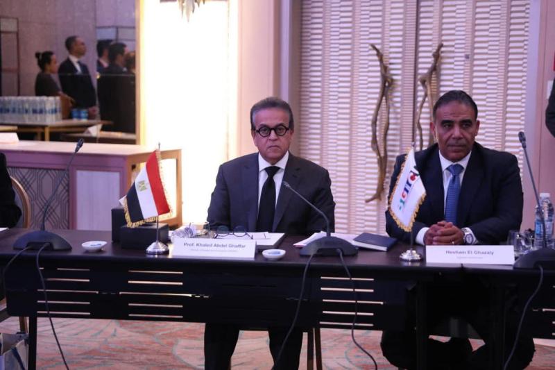 على هامش المنتدى الاقتصادي العالمي..   نائب رئيس مجلس الوزراء وزير الصحة يشارك في جلسة نقاشية حول الاستثمار المستدام في رعاية سرطان الثدي