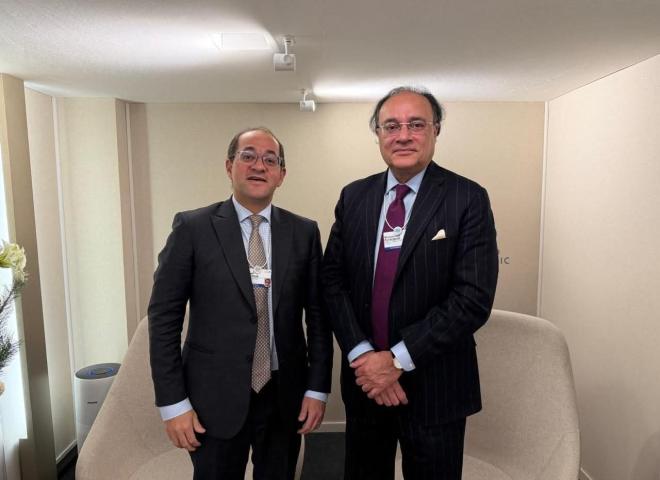 وزير المالية.. لنظيره الباكستاني على هامش منتدى «دافوس»:  ▪︎مهتمون بتعزيز العلاقات الثنائية ودفع مسار التعاون الاقتصادى المشترك