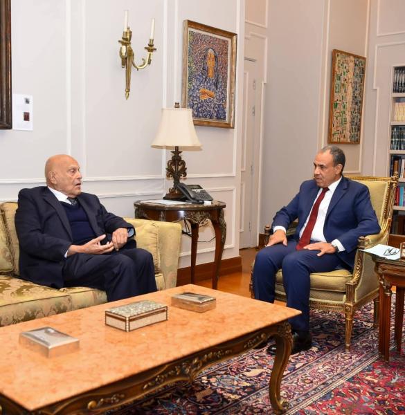 وزير الخارجية يلتقي البروفيسور د. مجدي يعقوب … ويشيد بالدور الإنساني والتنموي للمشروعات الصحية المصرية في أفريقيا