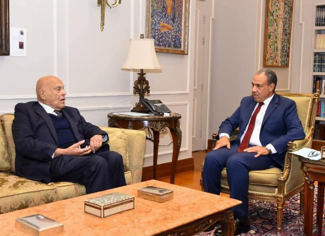 وزير الخارجية يلتقي البروفيسور د. مجدي يعقوب … ويشيد بالدور الإنساني والتنموي للمشروعات الصحية المصرية في أفريقيا